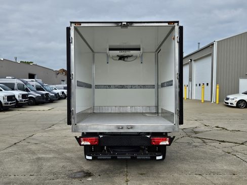 Used 2023 Mercedes-Benz Sprinter 3500 image 2