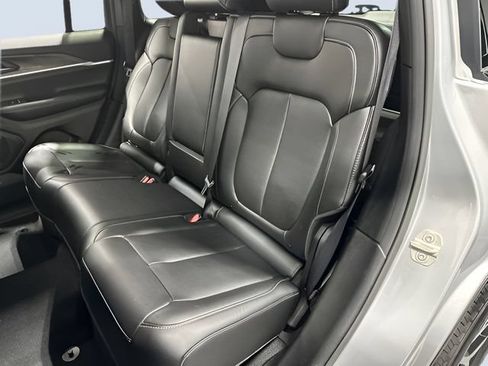 Used 2024 Jeep Grand Cherokee Limited AWD/4WD image 29