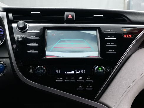 Used 2019 Toyota Camry LE image 18