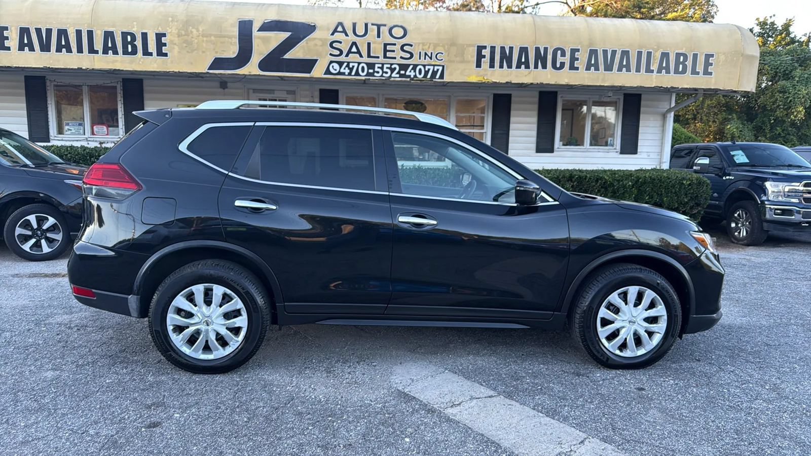 Used 2017 Nissan Rogue S w/ Appearance Package AWD/4WD image 9
