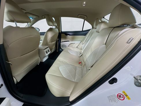 Used 2018 Toyota Camry XLE image 27