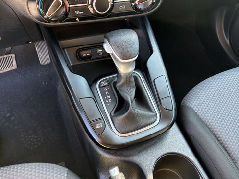 Used 2025 Kia Soul LX w/ LX Technology Package FWD image 38