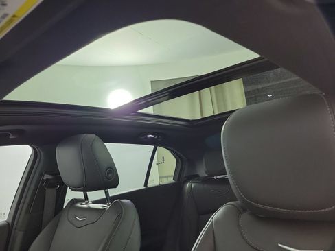 Used 2023 Cadillac XT4 Luxury w/ Cold Weather Package FWD image 13