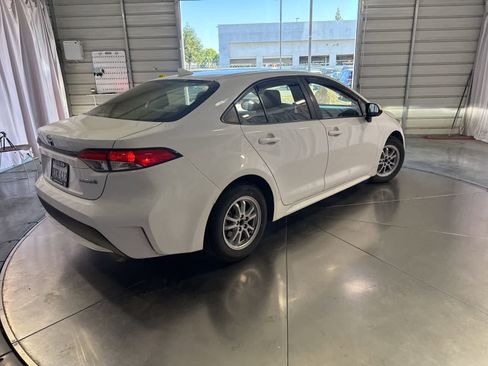 Used 2022 Toyota Corolla LE w/ Carpet Mat Package (TMS) FWD image 4