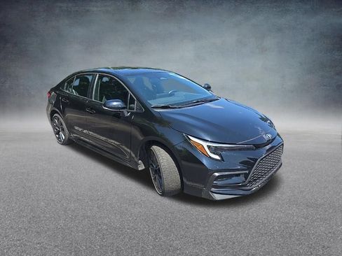 Used 2025 Toyota Corolla SE FWD image 2