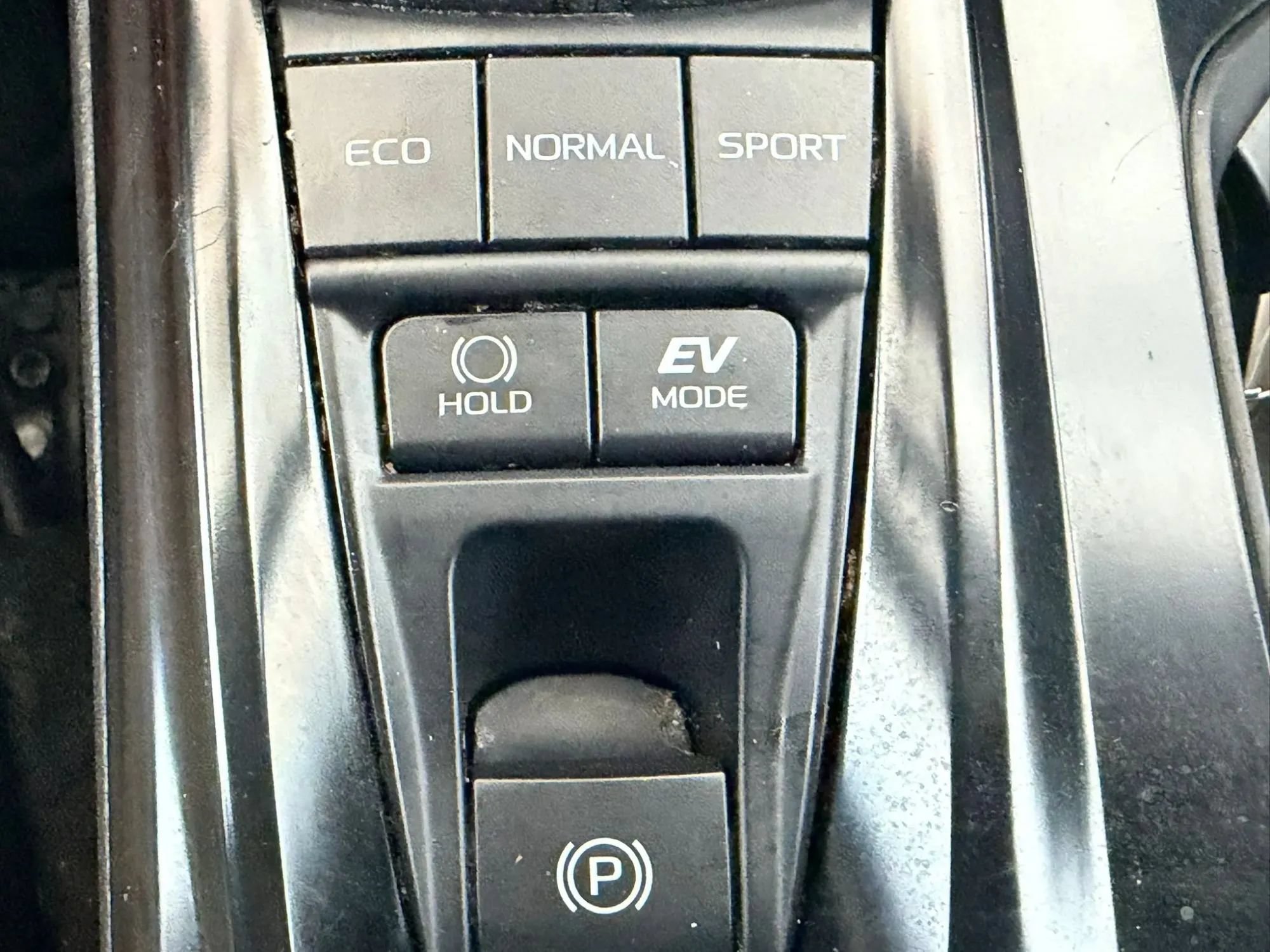 Used 2025 Toyota Camry SE w/ Convenience Package FWD image 18