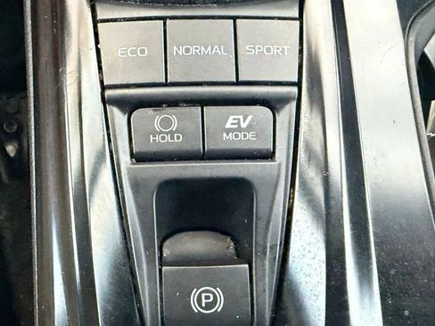Used 2025 Toyota Camry SE w/ Convenience Package FWD image 18