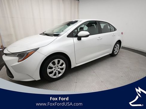 Used 2025 Toyota Corolla LE FWD image 1