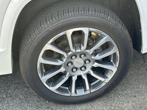 Used 2021 GMC Acadia Denali w/ Denali Technology Package FWD image 4
