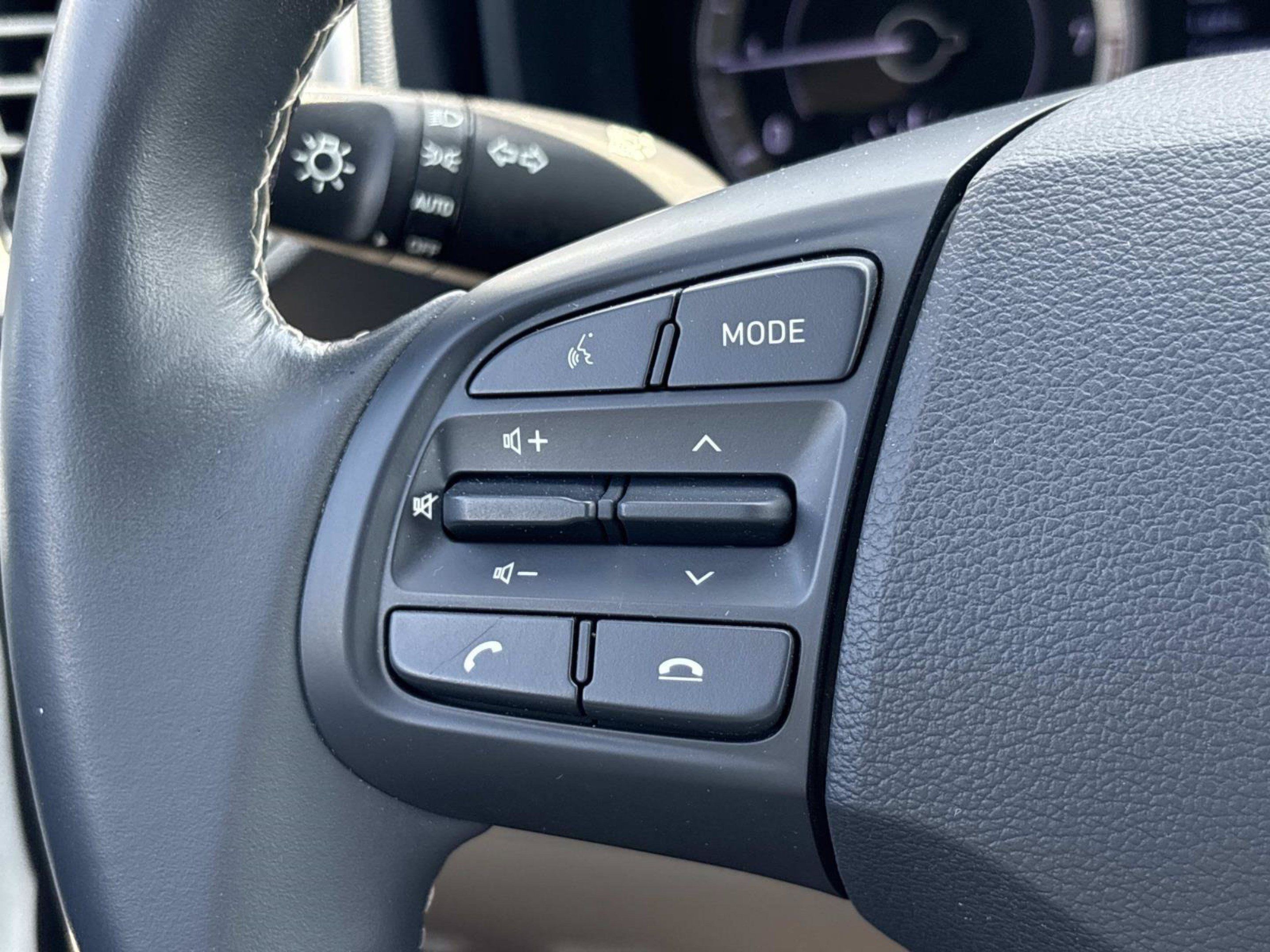 Used 2020 Hyundai Venue FWD image 23