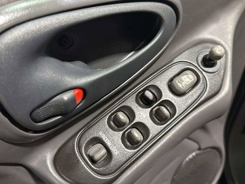 Used 2004 Pontiac Grand Am GT FWD image 20