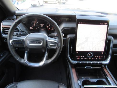Used 2025 GMC Yukon XL Denali AWD/4WD image 5
