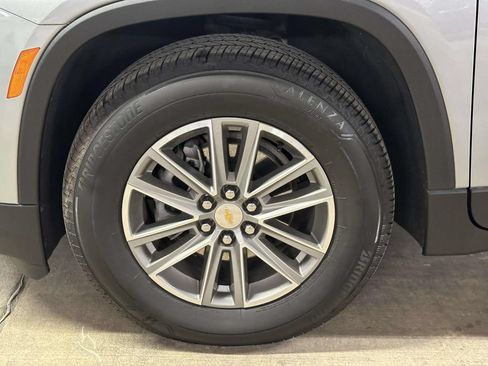Used 2023 Chevrolet Traverse LT AWD/4WD image 10