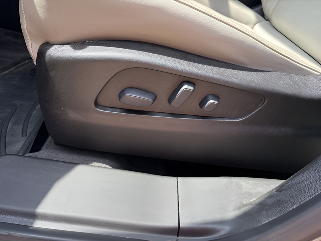 Used 2019 Cadillac XT4 Premium Luxury w/ Cold Weather Package FWD image 43