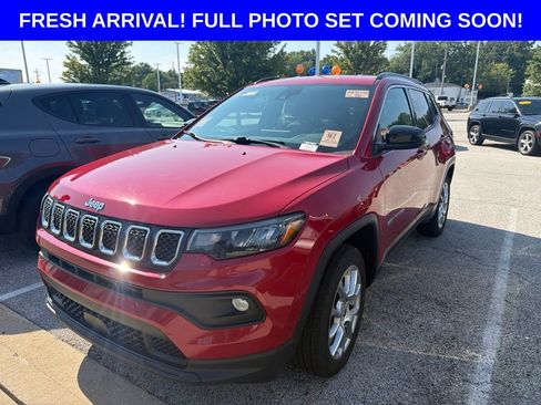 Used 2023 Jeep Compass Latitude AWD/4WD image 1