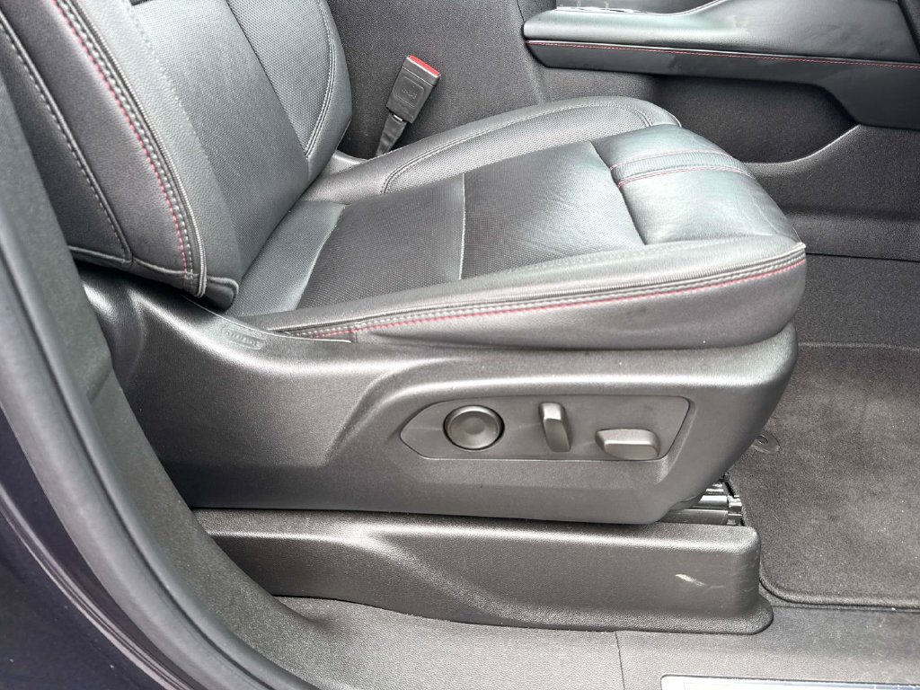 Used 2024 Chevrolet Suburban RST RWD image 13