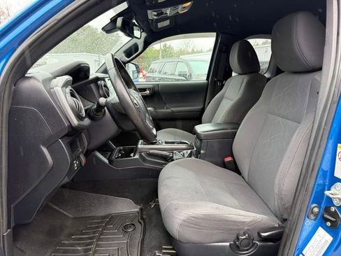 Used 2018 Toyota Tacoma TRD Off-Road image 11