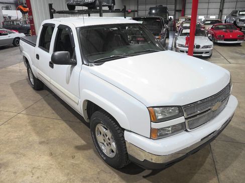 Used 2006 Chevrolet Silverado 1500 LT w/ Light Duty Power Package image 14