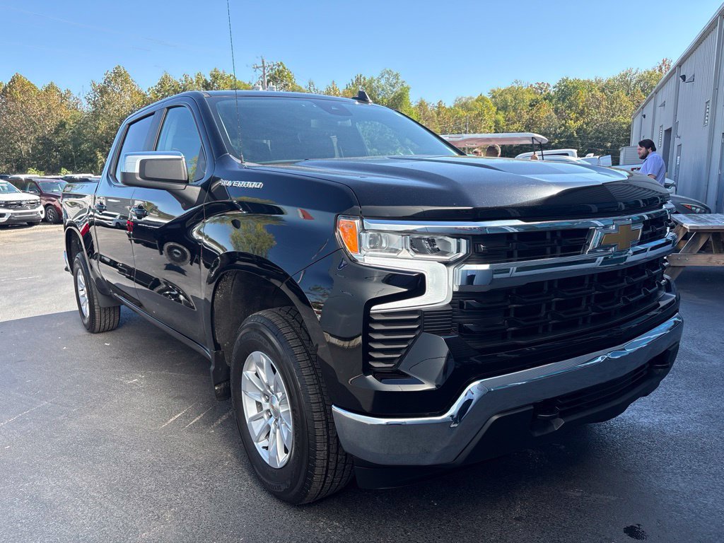 Used 2025 Chevrolet Silverado 1500 LT AWD/4WD image 2