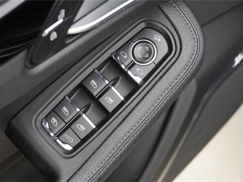 Used 2023 Porsche Macan image 22