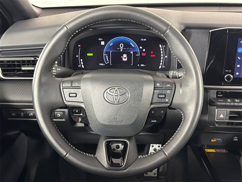 Used 2025 Toyota Camry SE image 23