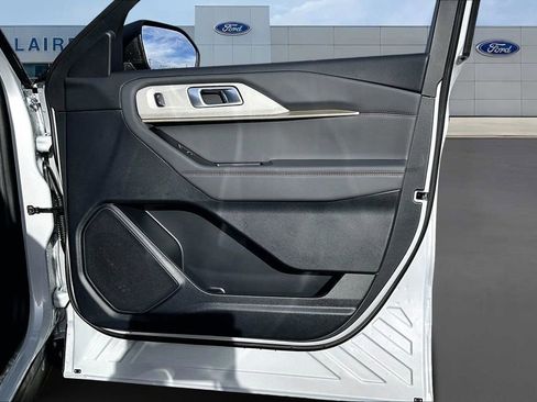 New 2026 Ford Explorer Active image 32