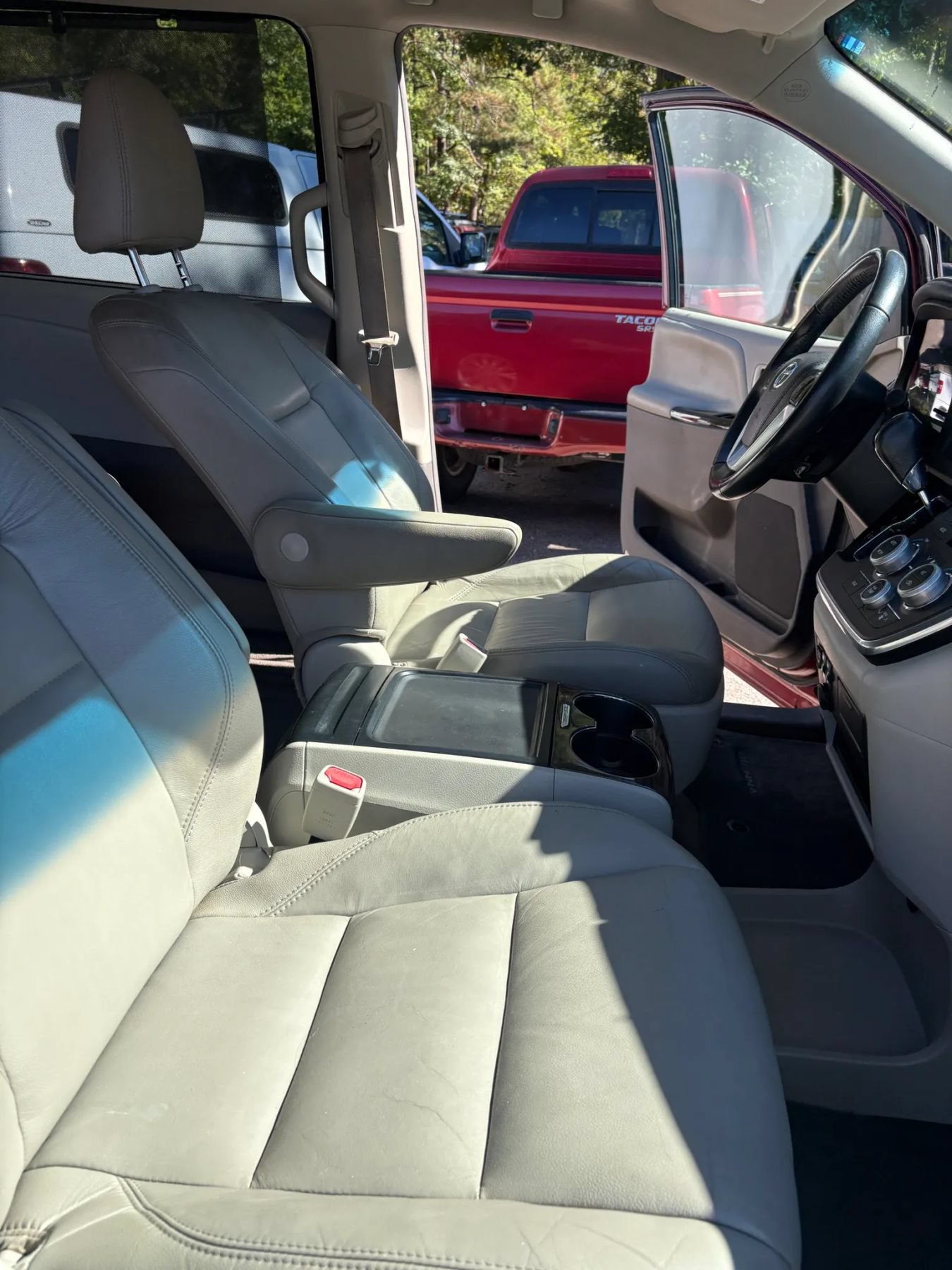 Used 2017 Toyota Sienna XLE AWD/4WD image 40