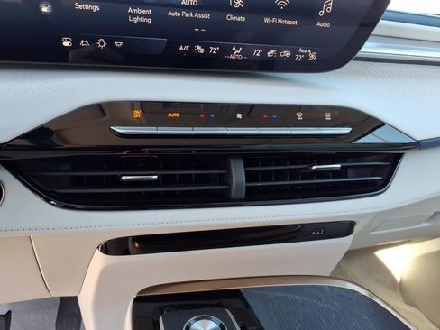 Used 2025 Buick Enclave Avenir w/ Super Cruise Package FWD image 13