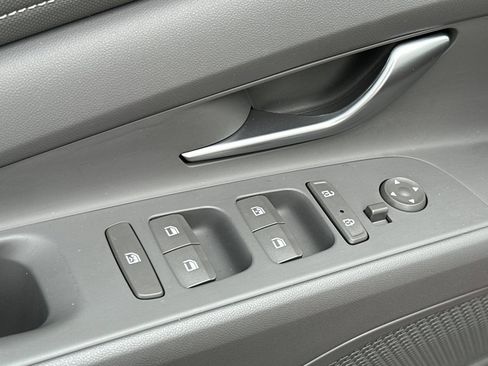 Used 2023 Hyundai Elantra SEL w/ Convenience Package FWD image 11