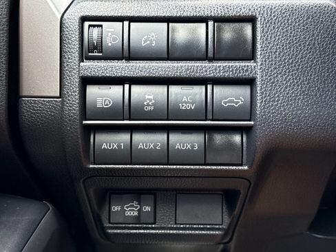 Used 2024 Toyota Tacoma TRD Sport w/ TRD Sport Premium Package AWD/4WD image 19