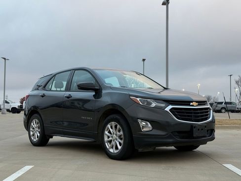 Used 2018 Chevrolet Equinox LS image 1