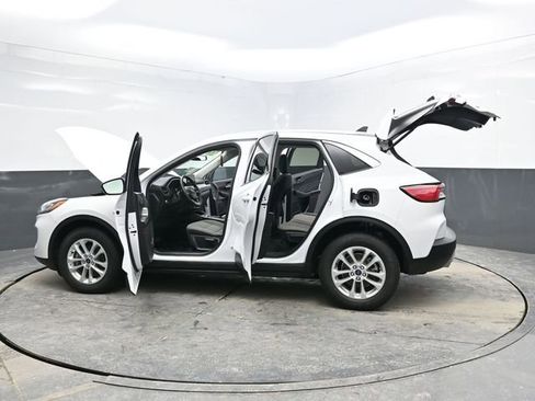 Used 2022 Ford Escape SE w/ Cold Weather Package image 45