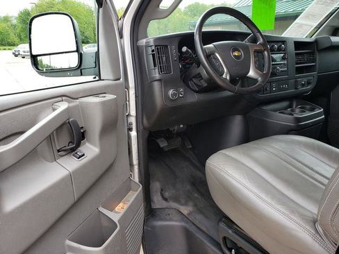 Used 2016 Chevrolet Express 2500 RWD image 10