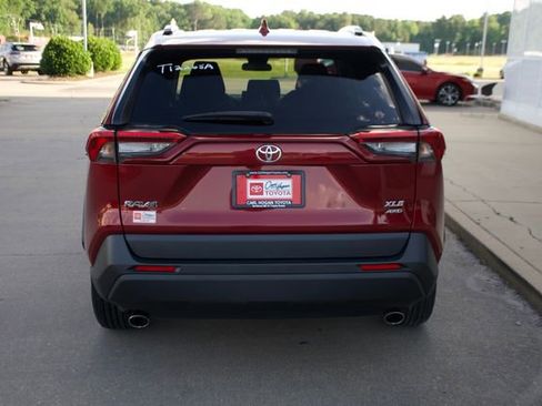 Used 2022 Toyota RAV4 XLE AWD/4WD image 4