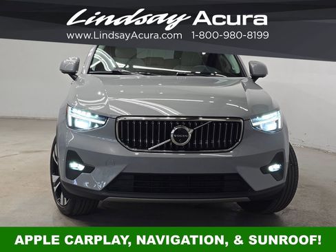 Used 2024 Volvo XC40 B5 Ultimate image 2