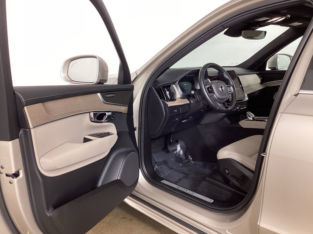 Used 2025 Volvo XC90 B5 Core w/ Protection Package Premier AWD/4WD image 9