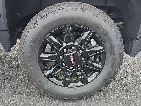 Certified 2025 GMC Sierra 2500 AT4 AWD/4WD image 10