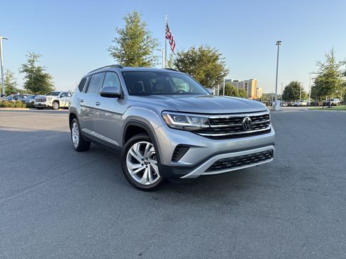 Used 2023 Volkswagen Atlas SE AWD/4WD image 2