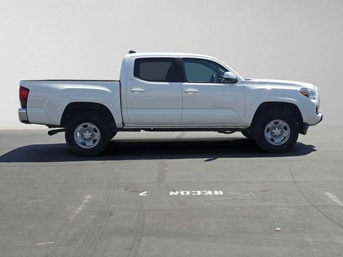 Used 2020 Toyota Tacoma SR5 RWD image 3