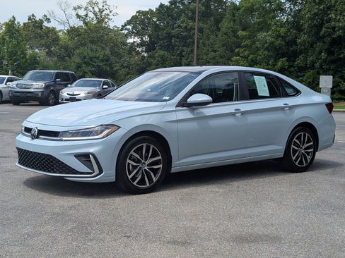 Used 2025 Volkswagen Jetta SE w/ Sunroof Package FWD image 5