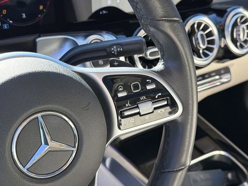 Used 2021 Mercedes-Benz GLB 250 GLB 250 image 33