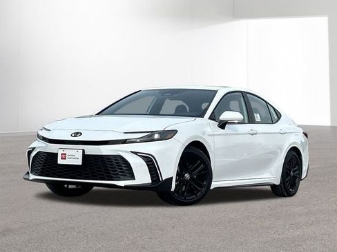 Certified 2026 Toyota Camry SE image 1