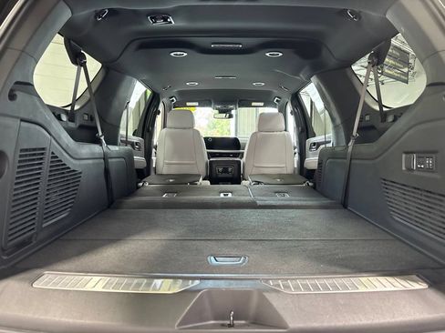 Used 2025 Chevrolet Suburban Premier AWD/4WD image 68