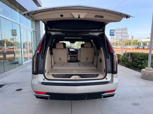 Used 2021 Cadillac Escalade Premium Luxury w/ LPO, Illumination Package image 7