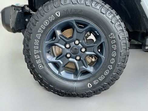 Used 2023 Jeep Wrangler Unlimited w/ Sun & Screen Package image 31