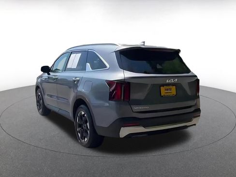 Used 2024 Kia Sorento S FWD image 12