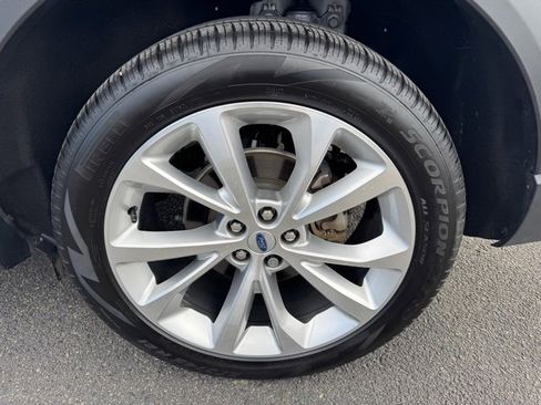 Used 2023 Ford Explorer Platinum w/ Technology Package image 11