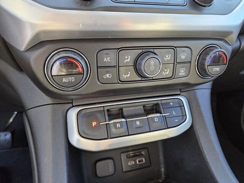 Used 2022 GMC Acadia SLT image 23