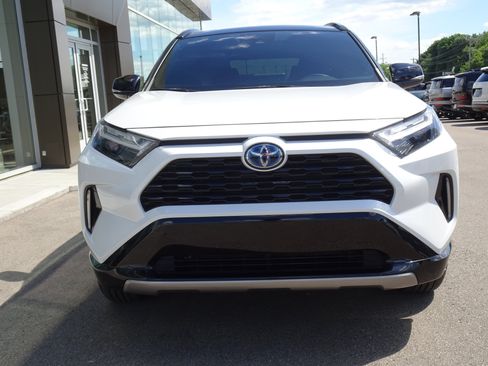 Used 2024 Toyota RAV4 XSE w/ Weather Package AWD/4WD image 7