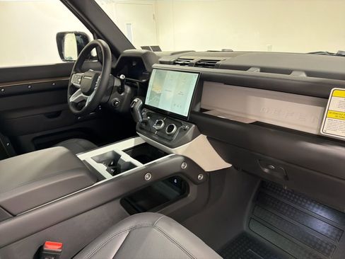 New 2026 Land Rover Defender 110 X-Dynamic SE AWD/4WD image 24